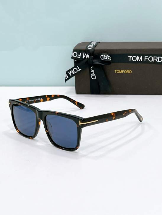 Picture of Tom Ford Sunglasses _SKUfw77096637fw